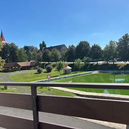 Retreat House Na Navsi Chotesov (Litomerice)