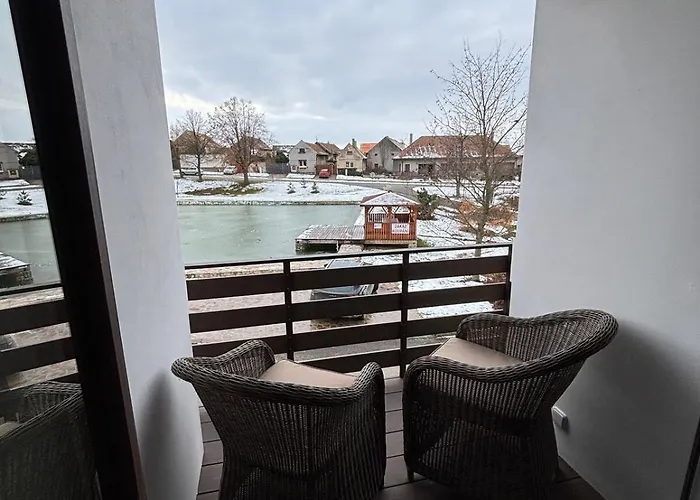 Retreat House Na Navsi Chotesov (Litomerice)